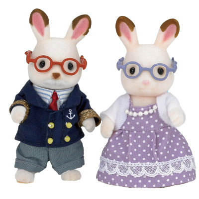 Игровой набор 'Бабушка и Дедушка Морские Путешественники', Sylvanian Families [5190] Игровой набор 'Семья Чёрно-белых Кошек' (Tuxedo Cat Family), Sylvanian Families [5181]