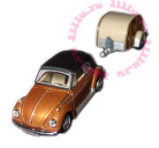 Модель автомобиля Volkswagen Beetle с прицепом 1:72, Cararama [128]