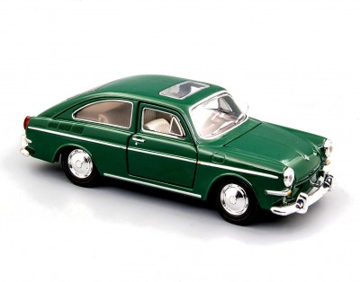 Модель автомобиля Volkswagen 1600 Fastback (1967), зеленая, 1:24, Maisto [31289] Модель автомобиля Volkswagen 1600 Fastback (1967), зеленая, 1:24, Maisto [31289]