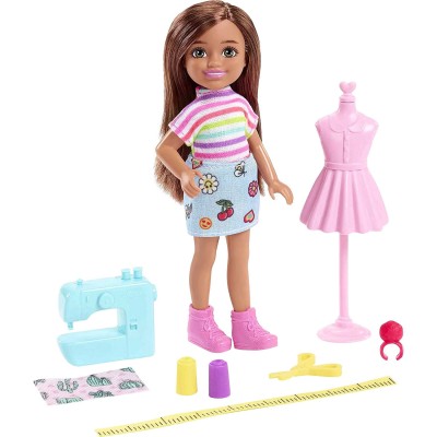 Игровой набор с куклой Челси &#039;Модельер&#039;, из серии &#039;Я могу стать&#039;, Barbie, Mattel [HCK70] Игровой набор с куклой Челси 'Модельер', из серии 'Я могу стать', Barbie, Mattel [HCK70]