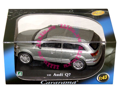 Модель автомобиля Audi Q7, серебристая, в пластмассовой коробке, 1:43, Cararama [143PND-03] Модель автомобиля Audi Q7, в пластмассовой коробке, 1:43, Cararama [143PND-03]