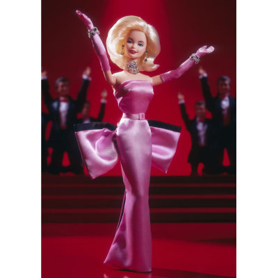 Кукла Барби &#039;Мэрилин Монро в розовом платье - Джентльмены предпочитают блондинок&#039; (Barbie as Marilyn Monroe in the Red Dress from Gentlemen Prefer Blondes), коллекционная, Mattel [17451] Кукла Барби 'Мэрилин Монро в розовом платье - Джентльмены предпочитают блондинок' (Barbie as Marilyn Monroe in the Red Dress from Gentlemen Prefer Blondes), коллекционная, Mattel [17451]