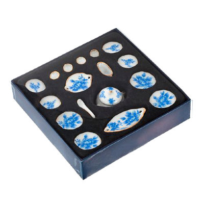 Набор миниатюрной фарфоровой посуды &#039;Голубые цветы, обеденный, 18 предметов&#039;, 1:12, Art of Mini [AM0100010] Набор миниатюрной фарфоровой посуды 'Обеденный, 18 предметов', 1:12, Art of Mini [AM0100010]