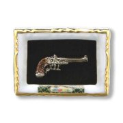 Кукольная миниатюра 'Пистолет в рамочке', фарфор+металл, 1:12, Reutter Porzellan [016118]