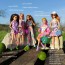 Набор одежды для Барби, из серии 'Jurassic World', Barbie [GRD63] - Набор одежды для Барби, из серии 'Jurassic World', Barbie [GRD63]
GRD61 Брюки Топ Рюкзак pink Наушники ораж Колье gold круг Браслет шир green и ораж уз. Фотоаппарат pink Кроссовки березовый Очки фиол. Jurassic World
Кукла GTD89 Шатенка' из серии 'Barbie L