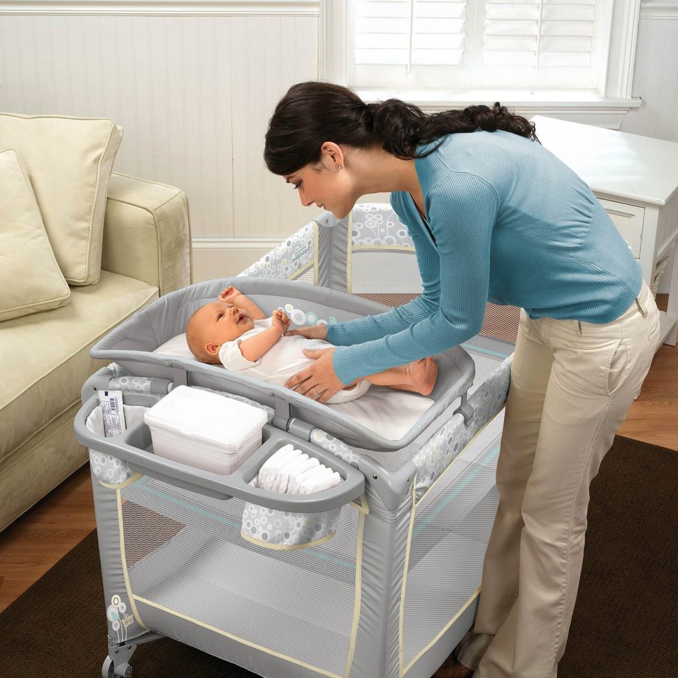 Кроватка-манеж для новорожденных с пеленальным столиком