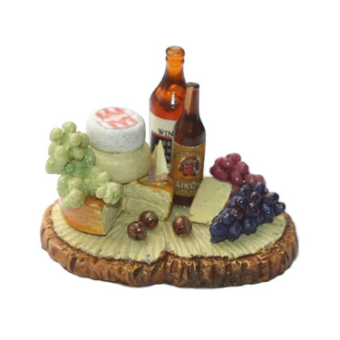 Кукольная миниатюра &#039;Поднос с виноградом, сыром и вином&#039;, 1:12, Art of Mini [AM0101095] Кукольная миниатюра 'Поднос с виноградом, сыром и вином', 1:12, Art of Mini [AM0101095]