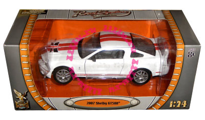 Модель автомобиля Shelby GT500 2007, 1:24, белая, Yat Ming [24208W] Модель автомобиля Shelby GT500 2007, 1:24, белая, Yat Ming [24208W]