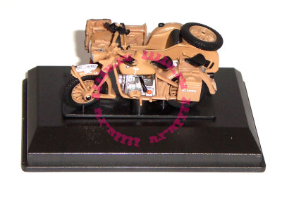 Модель мотоцикла с коляской BMW R75, в пластмассовой коробке, 1:43, Cararama [245ND-3] Модель мотоцикла с коляской BMW R75, в пластмассовой коробке, 1:43, Cararama [245ND-3]