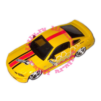 Модель автомобиля Ford Mustang GT, желтая, 1:43, серия &#039;Street Fire&#039;, Bburago [18-30000-43] Модель автомобиля Ford Mustang GT, желтая, 1:43, серия 'Street Fire', Bburago [18-30000-43]