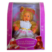 Кукла 'Младенец-медведица в белом платье', 23 см, Anne Geddes [542911-1]