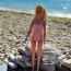 Набор одежды для Барби, из серии 'Roxy', Barbie [GRD57] - Набор одежды для Барби, из серии 'Roxy', Barbie [GRD57]

Кукла FRM18

GRD57 Очки 
GRD57 Обруч для головы
GRD57 Купальник
GRD57 Средство от солнца
GRD57 Тапочки пляж