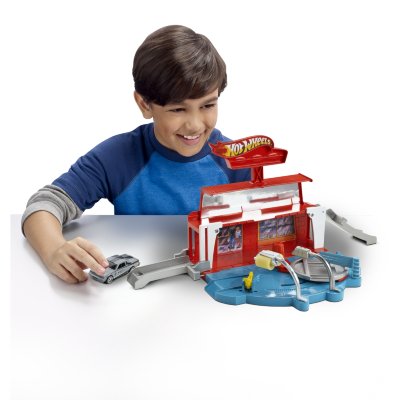 Игровой набор 'Вращающаяся автомойка' (Super Spin Carwash), Hot Wheels, Mattel [X9297] Игровой набор 'Вращающаяся автомойка' (Super Spin Carwash), Hot Wheels, Mattel [X9297]
