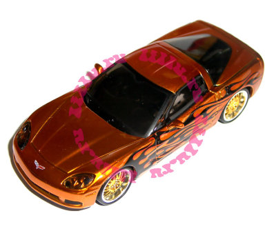 Модель автомобиля Chevrolet Corvette 2005, оранжевый металлик, 1:43, серия &#039;Street Tuners&#039;, Bburago [18-31000-03] Модель автомобиля Chevrolet Corvette 2005, оранжевый металлик, 1:43, серия 'Street Tuners', Bburago [18-31000-03]