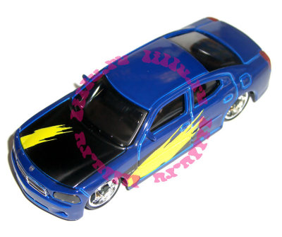 Модель автомобиля Dodge Charger R/T 2006, синяя, 1:43, серия &#039;Street Tuners&#039;, Bburago [18-31000-06] Модель автомобиля Dodge Charger R/T 2006, синяя, 1:43, серия 'Street Tuners', Bburago [18-31000-06]